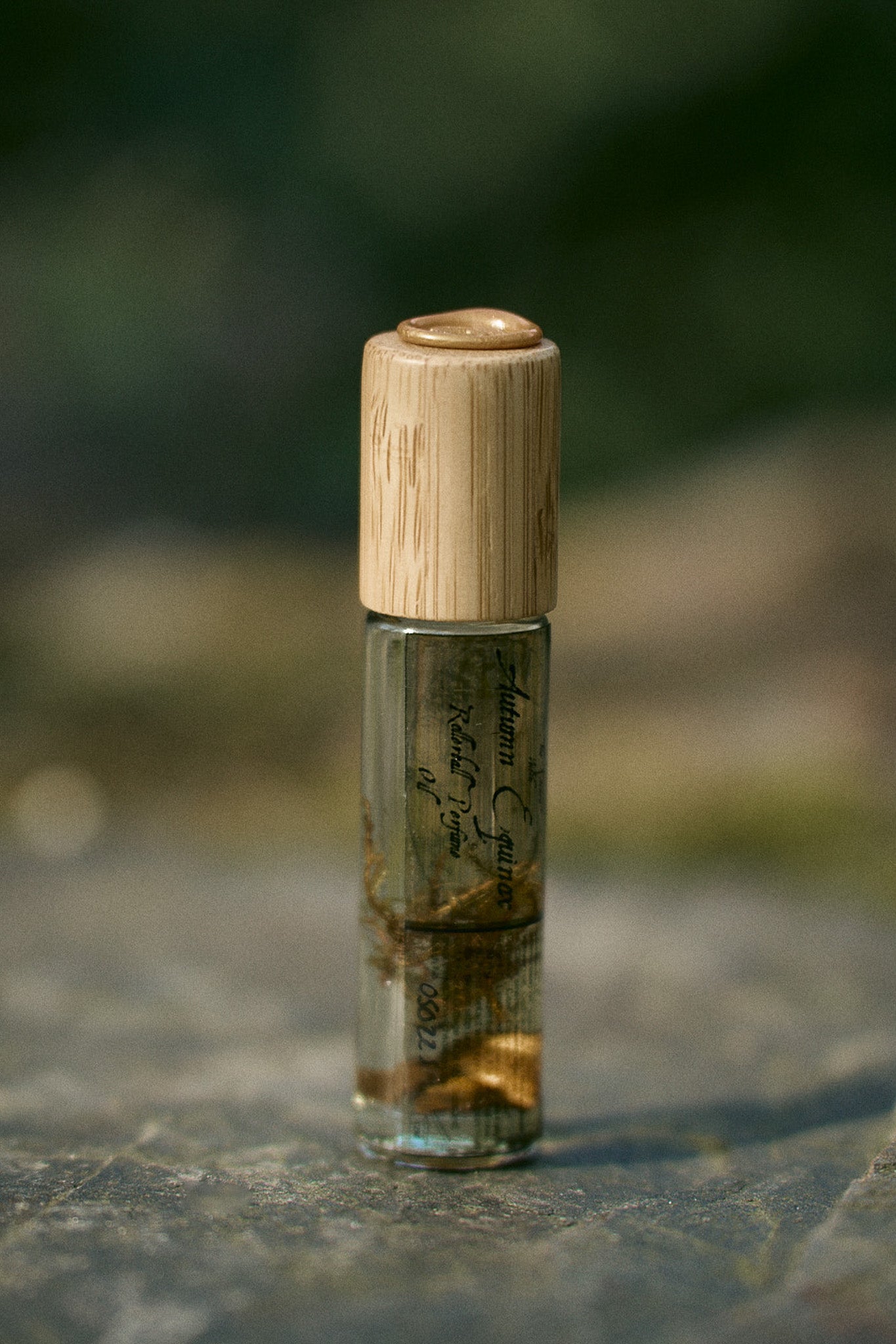 Seasonal Ritual Perfume Rollers – Nature’s Scents for Soulful Living