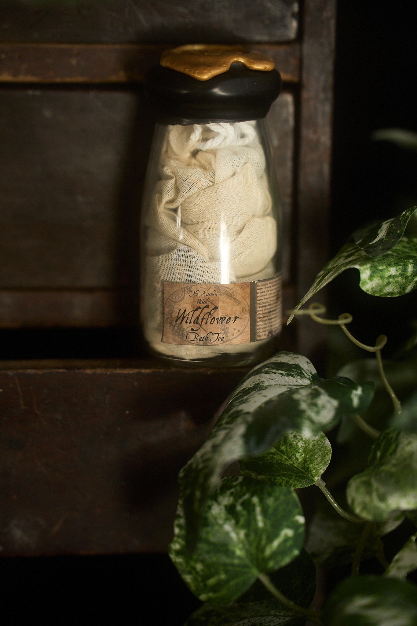 Bath Tea – Botanical Soaking Rituals for Mind, Body & Spirit