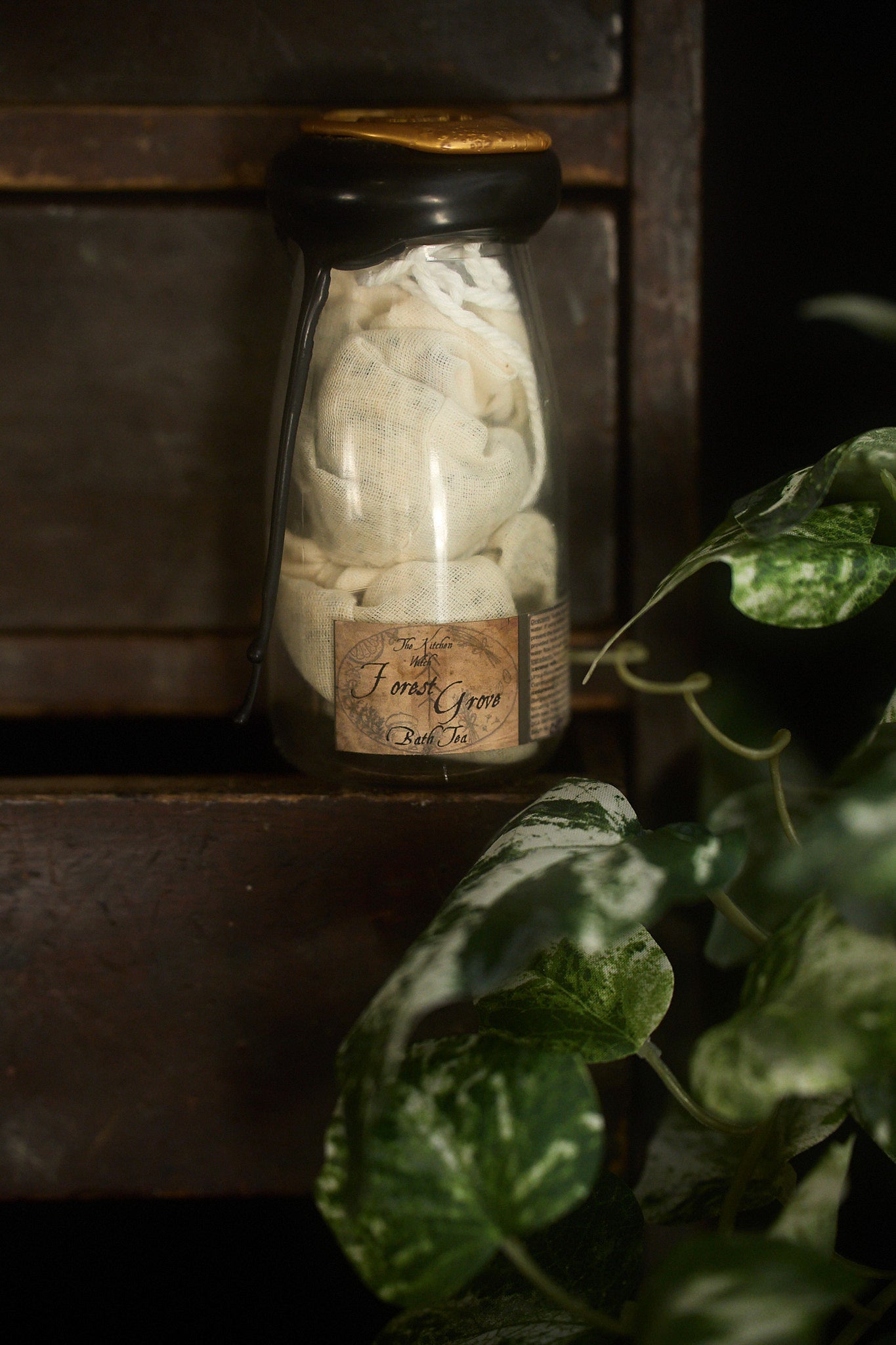 Bath Tea – Botanical Soaking Rituals for Mind, Body & Spirit