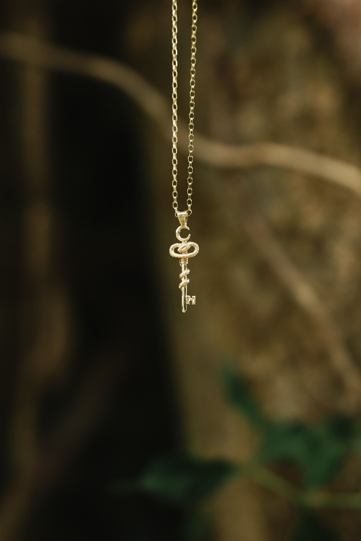 Yellow Gold Key of Hecate Pendant – Unlock the Path Between Worlds