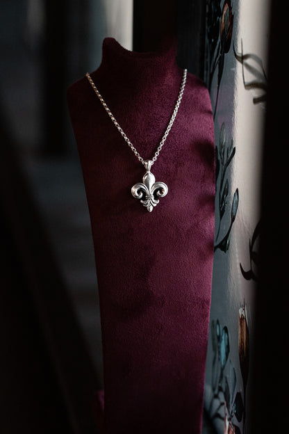 Fleur-de-lis Silver Pendant Necklace