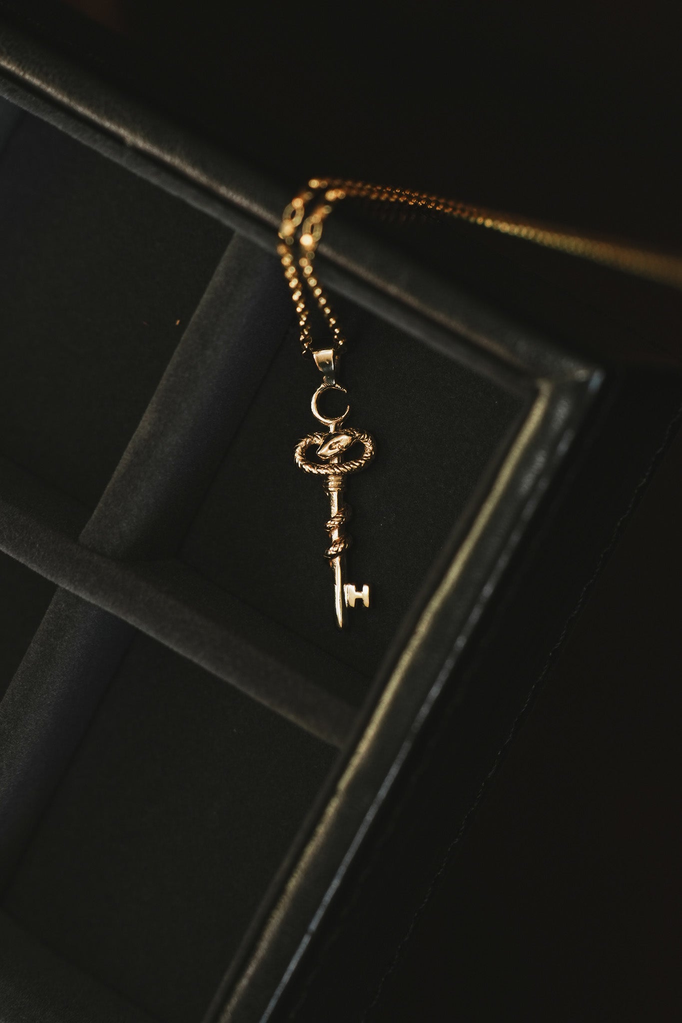 Yellow Gold Key of Hecate Pendant – Unlock the Path Between Worlds