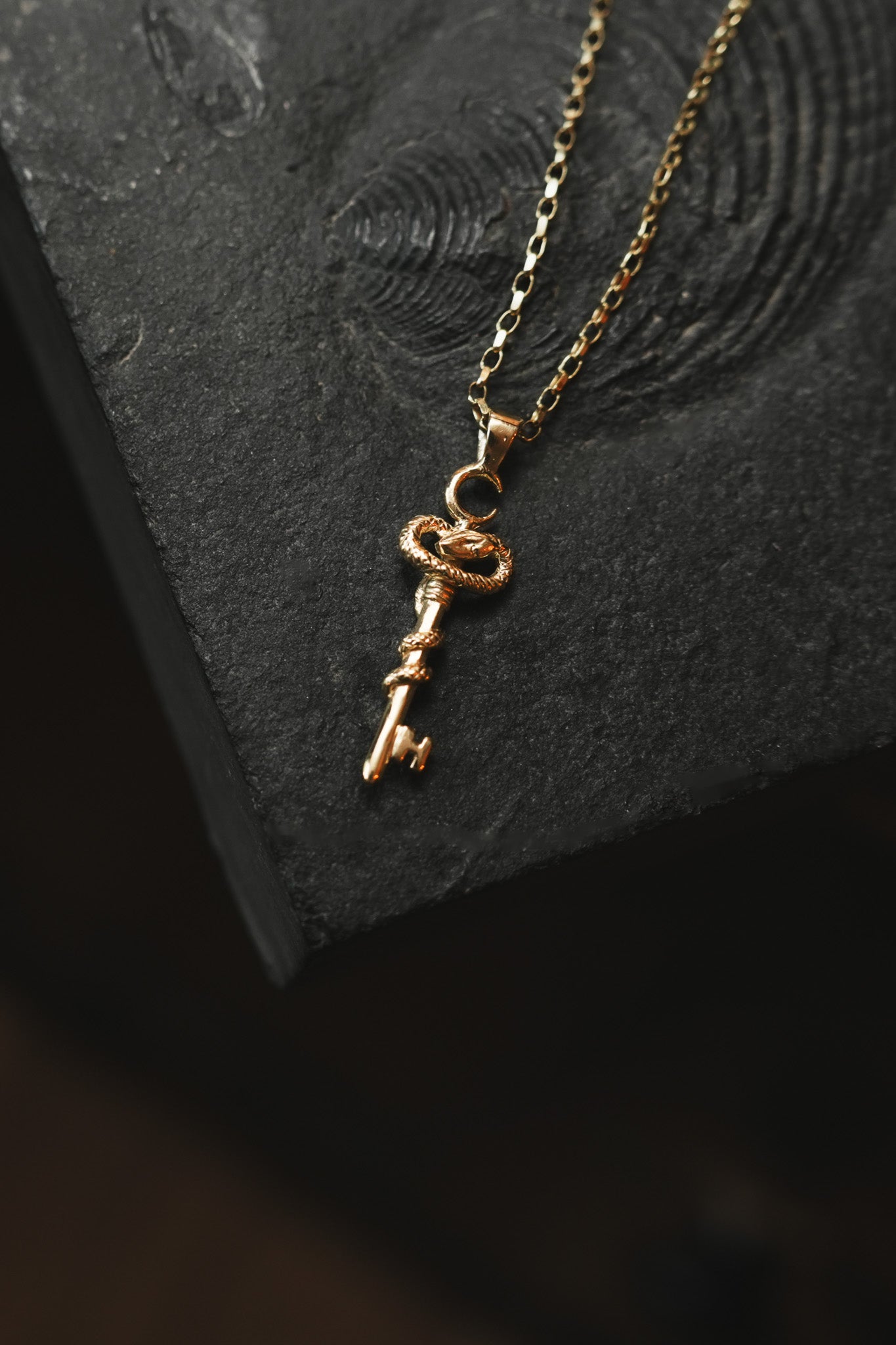 Yellow Gold Key of Hecate Pendant – Unlock the Path Between Worlds