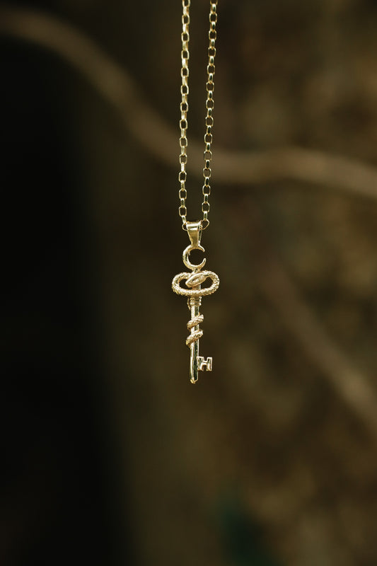 Yellow Gold Key of Hecate Pendant – Unlock the Path Between Worlds